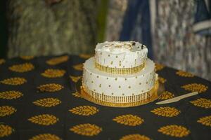 Beautiful wedding cake, white cake wedding decoration photo