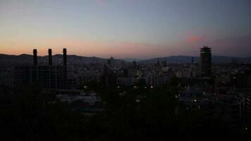 panorama de une ville à le coucher du soleil video