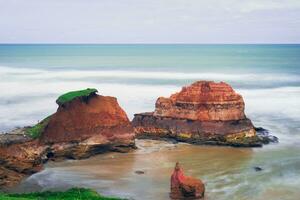 el belleza de el brumoso Mañana panorama con amanecer y arroz campos en bengkulu foto