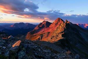 AI generated A breathtaking sunset casts warm, golden light on rugged mountain peaks, highlighting the intricate textures and elevating the serene, natural beauty of the landscape. photo