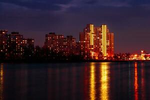 noche ciudad en movimiento de ligero líneas foto