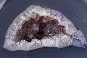 macro mineral Roca ágata raza un blanco antecedentes foto