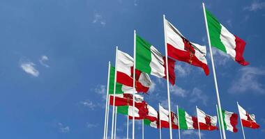 Gibraltar y Italia banderas ondulación juntos en el cielo, sin costura lazo en viento, espacio en izquierda lado para diseño o información, 3d representación video