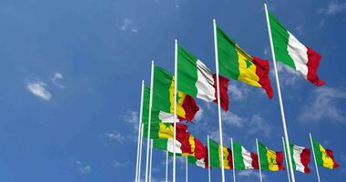 Senegal und Italien Flaggen winken zusammen im das Himmel, nahtlos Schleife im Wind, Raum auf links Seite zum Design oder Information, 3d Rendern video