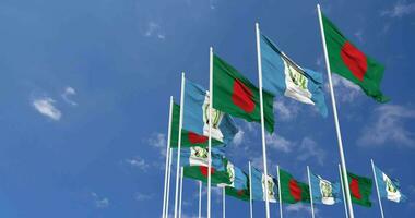 Guatemala y Bangladesh banderas ondulación juntos en el cielo, sin costura lazo en viento, espacio en izquierda lado para diseño o información, 3d representación video