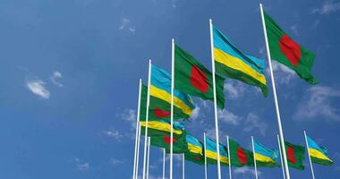 Ruanda e bangladesh bandiere agitando insieme nel il cielo, senza soluzione di continuità ciclo continuo nel vento, spazio su sinistra lato per design o informazione, 3d interpretazione video