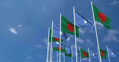 Somalia y Bangladesh banderas ondulación juntos en el cielo, sin costura lazo en viento, espacio en izquierda lado para diseño o información, 3d representación video