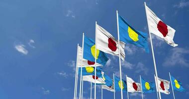 Palau und Japan Flaggen winken zusammen im das Himmel, nahtlos Schleife im Wind, Raum auf links Seite zum Design oder Information, 3d Rendern video