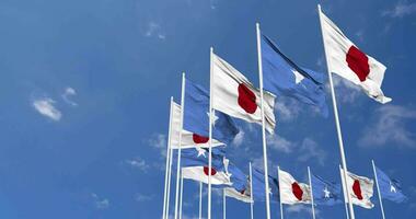 Somalia und Japan Flaggen winken zusammen im das Himmel, nahtlos Schleife im Wind, Raum auf links Seite zum Design oder Information, 3d Rendern video