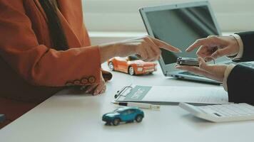 Insurance officers hand over the car keys after the tenant. have signed an auto insurance document or a lease or agreement document Buying or selling a new or used car with a car video