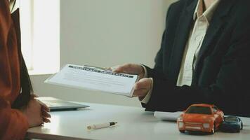 Insurance officers hand over the car keys after the tenant. have signed an auto insurance document or a lease or agreement document Buying or selling a new or used car with a car video