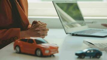 Insurance officers hand over the car keys after the tenant. have signed an auto insurance document or a lease or agreement document Buying or selling a new or used car with a car video