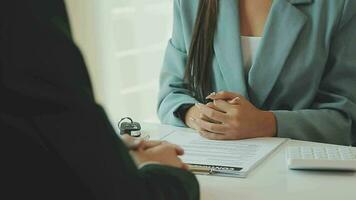 Insurance officers hand over the car keys after the tenant. have signed an auto insurance document or a lease or agreement document Buying or selling a new or used car with a car video