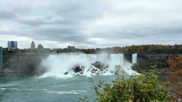 Niagara cascate nel il autunno. fata cascata. Niagara cascate. Canada-America. eccitante cascata, Canada- video a partire dal Canada. un' mozzafiato vista, un' unico naturale parco.