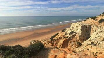 arénosillo plage, situé dans huelva, Espagne. explorer le serein beauté de cette côtier paradis avec ses ensoleillé sablonneux rivages et le rythmique reflux et couler de le atlantique océan. video