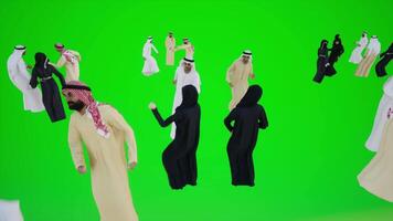 3d animation de une groupe de arabe des couples dans de Dubaï kawarah sur le vert écran video
