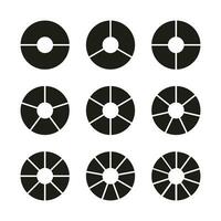 círculos división en 2, 3, 4, 5, 6, 7, 8, 9, 10 igual partes. rueda dividido diagramas con dos, tres, cuatro, cinco, seis, Siete, ocho, nueve, diez segmentos conjunto de infografia modelo. entrenamiento blanco. eps vector