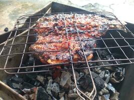 A la parrilla tilapia con un delicioso y ligeramente picante gusto foto