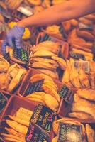 frutas y vegetales puesto en la boquería, el más famoso mercado en Barcelona. foto