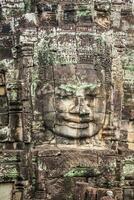 caras de antiguo bayon templo a angkor qué, siem recoger, Camboya foto