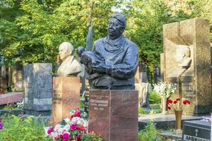 Moscú, Rusia - 08.06.2023 - memoriales a novodevichy cementerio. historia foto