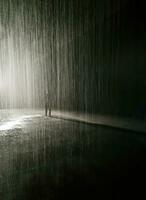 concepto negro y blanco Disparo de el adolescente debajo el torrencial lluvia. personas foto