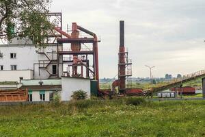 concepto Disparo de el abandonado turba producción sitio. industrial foto