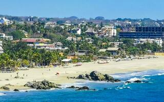 Dom playa arena tablista olas palmas en puerto escondido México. foto