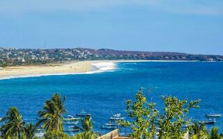 Dom playa arena tablista olas palmas en puerto escondido México. foto