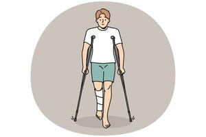 joven hombre con pierna lesión caminar en muletas vector
