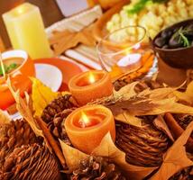 Thanksgiving day table decor photo