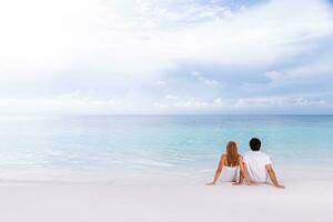 romántico fecha en el playa foto