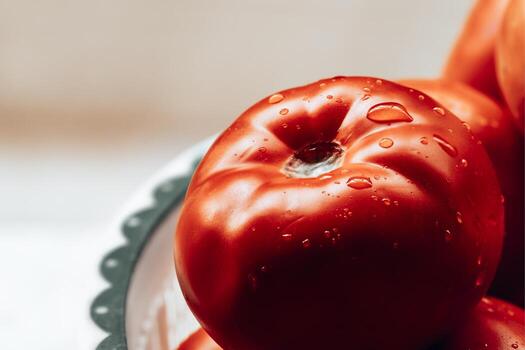 sabroso maduro rojo mojado Tomates foto