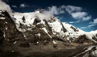 majestuoso Alpes montañas foto