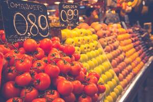 frutas y vegetales puesto en la boquería, el más famoso mercado en Barcelona. foto