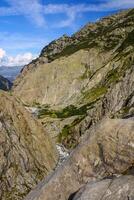 el puente tramos el lago, triftsee, Suiza foto