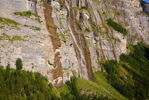 Staubbach caídas en lauterbrunnen, berna cantón, Suiza. foto
