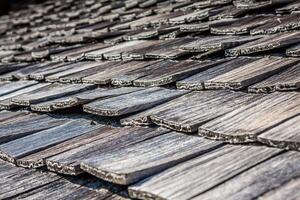 antiguo de madera techo losas desde Suiza foto