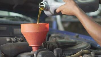 Close-up of adding engine oil Changing the engine oil video