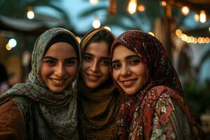 ai generado grupo de contento musulmán mujer vistiendo hijab tomando selfie con móvil teléfono a puesta de sol. generativo ai foto