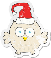 autocollant rétro en détresse d'un hibou de dessin animé portant un chapeau de noël png