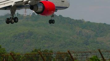 boeing 757 de azur air aterrizando video