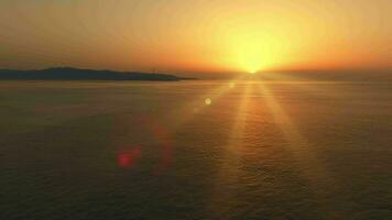 Sonnenlicht auf das Horizont im Sizilien video