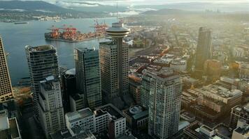 aéreo ver de Vancouver Estar atento en puerto centro, británico Columbia, Canadá video