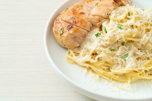 spaghetti white creamy sauce with grilled chicken photo