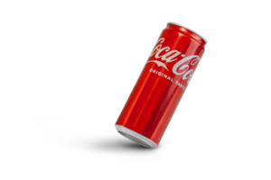 aluminium kan van cola visie van een hoek Aan een transparant achtergrond png