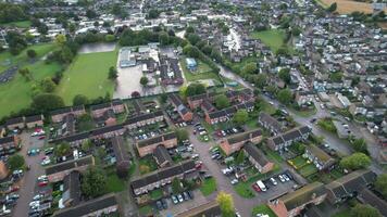 antenn se av upplyst norr luton stad av England bra storbritannien under natt video