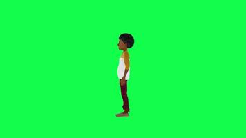groen scherm zwart huid jongen pratend geïsoleerd, Rechtsaf hoek chroma sleutel video
