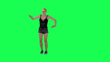 sottile donna nel verde schermo senza capelli con sfregiato viso e corpo e buio pelle video