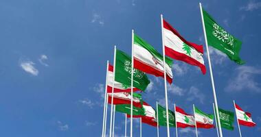 Líbano, corrí y ksa, Reino de saudi arabia banderas ondulación juntos en el cielo, sin costura lazo en viento, espacio en izquierda lado para diseño o información, 3d representación video